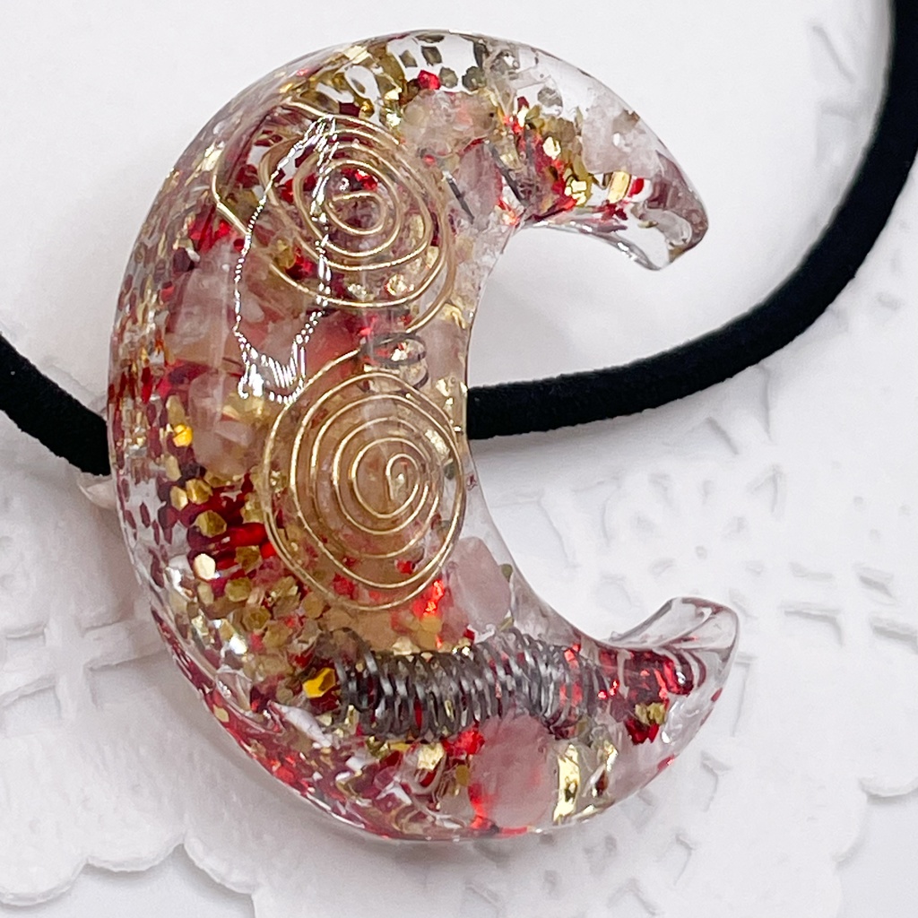 概念アクセ|推しカラーにも◎ ぬいアクセにも◎|月のオルゴナイトの天然石ヘアゴム/赤×ゴールド・ローズクォーツ|or-067