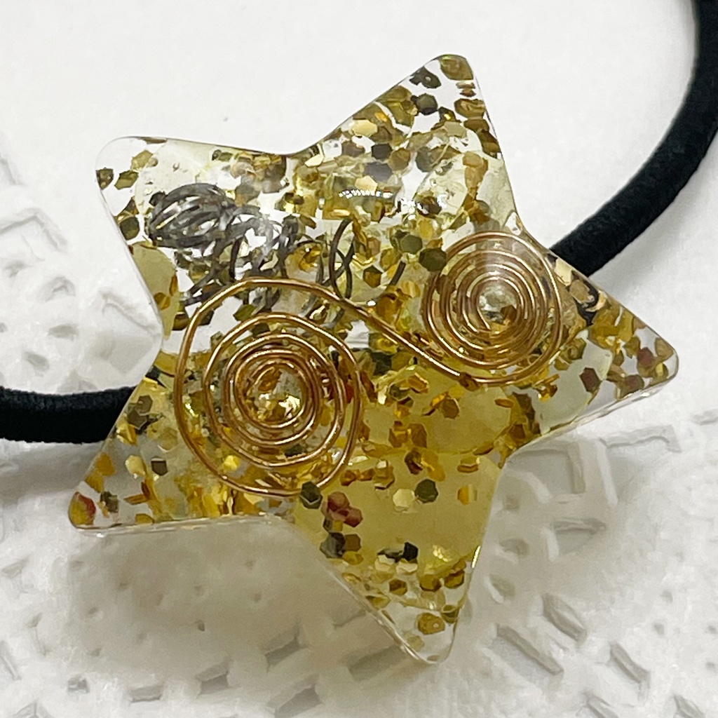 【Sale】概念アクセ｜推しカラーにも◎ ぬいアクセにも◎｜星のオルゴナイトの天然石ヘアゴム/ゴールド・レモンクォーツ｜or-044