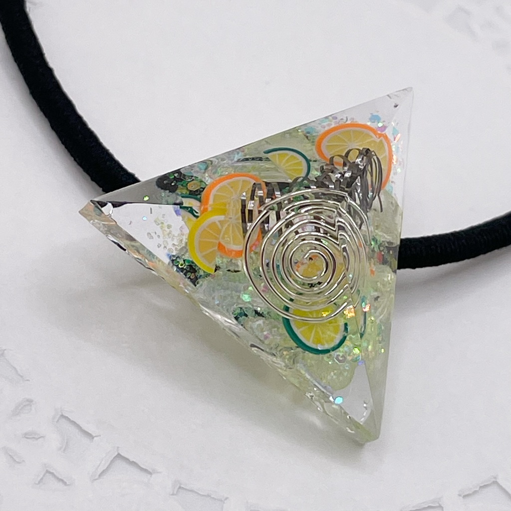 【Sale】概念アクセ|推しカラーにも◎ ぬいアクセにも◎|三角錐オルゴナイトの天然石ヘアゴム/フルーツ・レモンクォーツ|or-049