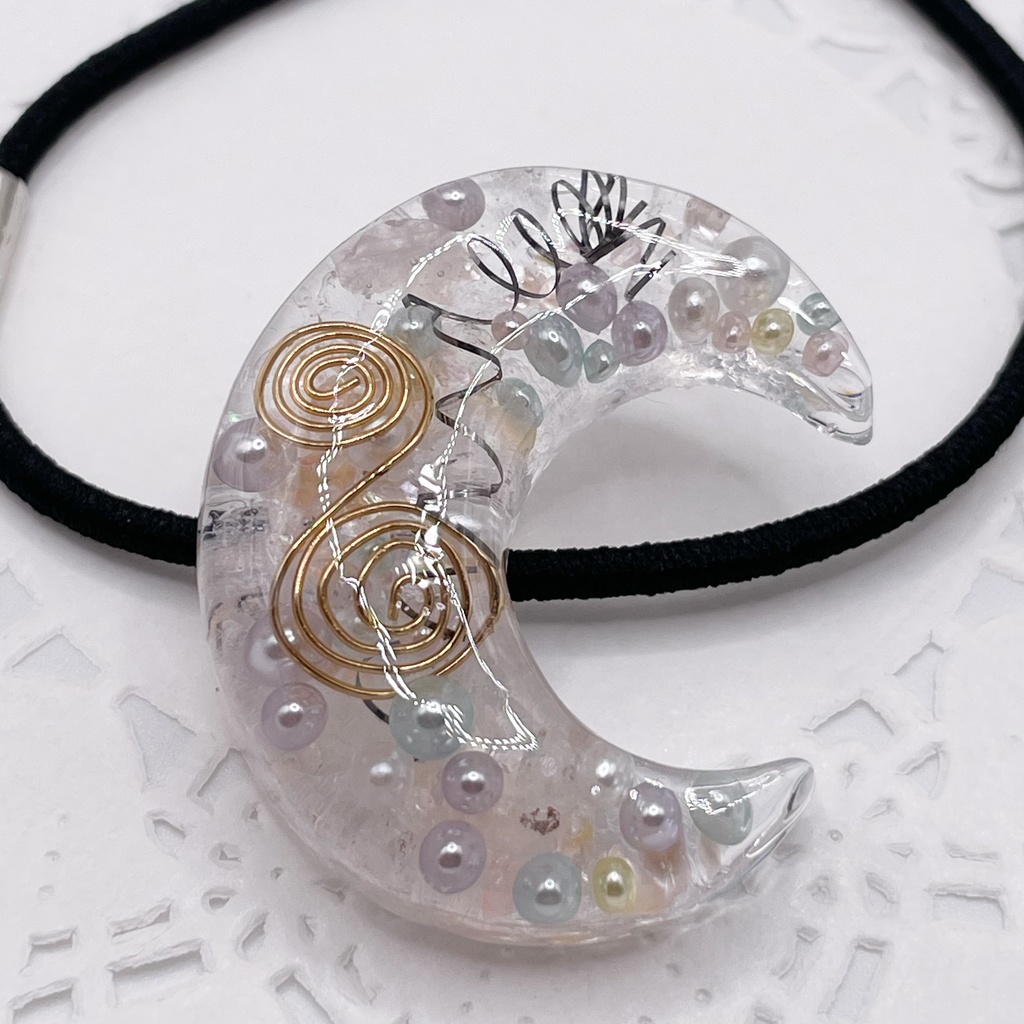 ぬいアクセにも◎月のオルゴナイトの天然石ヘアゴム/パステル・水晶|or-061