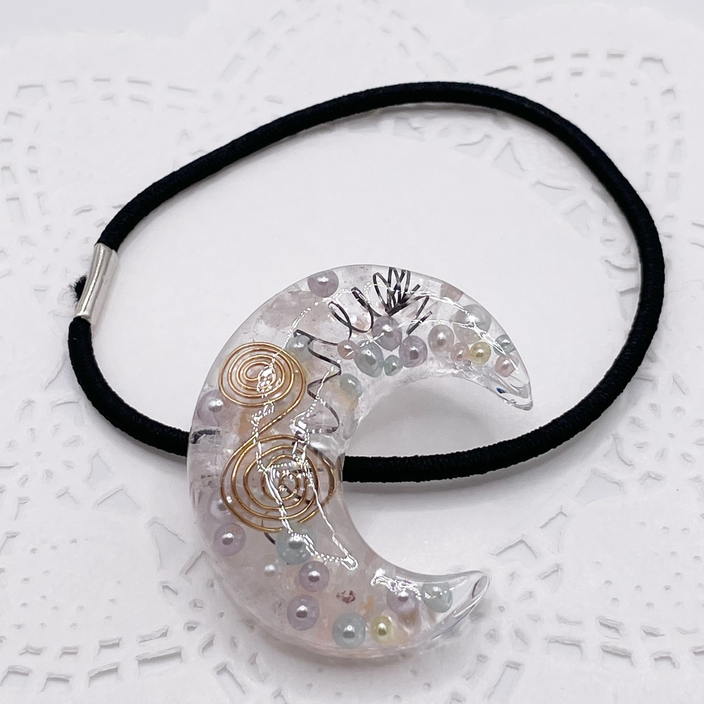 ぬいアクセにも◎月のオルゴナイトの天然石ヘアゴム/パステル・水晶|or-061