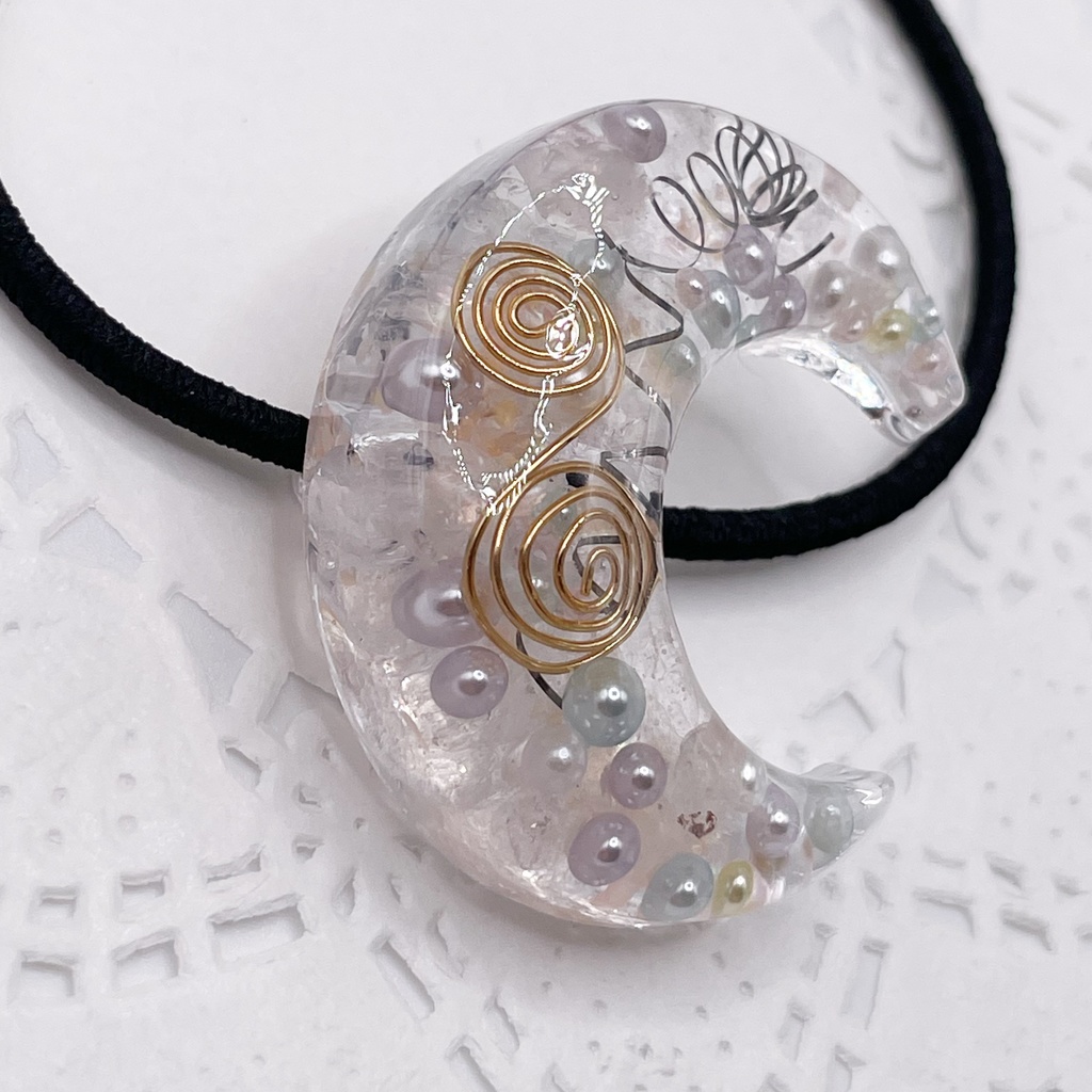 ぬいアクセにも◎月のオルゴナイトの天然石ヘアゴム/パステル・水晶|or-061