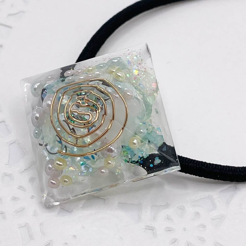 【Sale】ぬいアクセにも◎|四角錐オルゴナイトの天然石ヘアゴム/パール・水晶|or-050