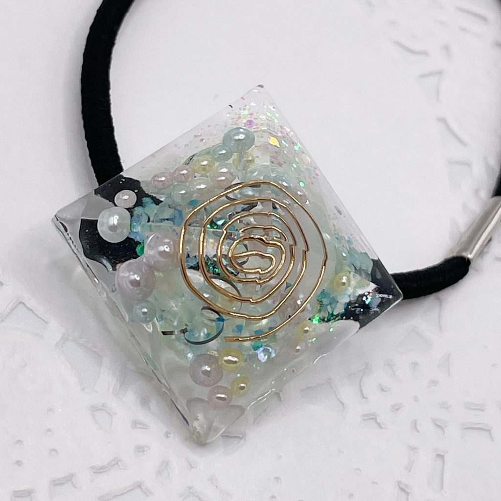 【Sale】ぬいアクセにも◎|四角錐オルゴナイトの天然石ヘアゴム/パール・水晶|or-050