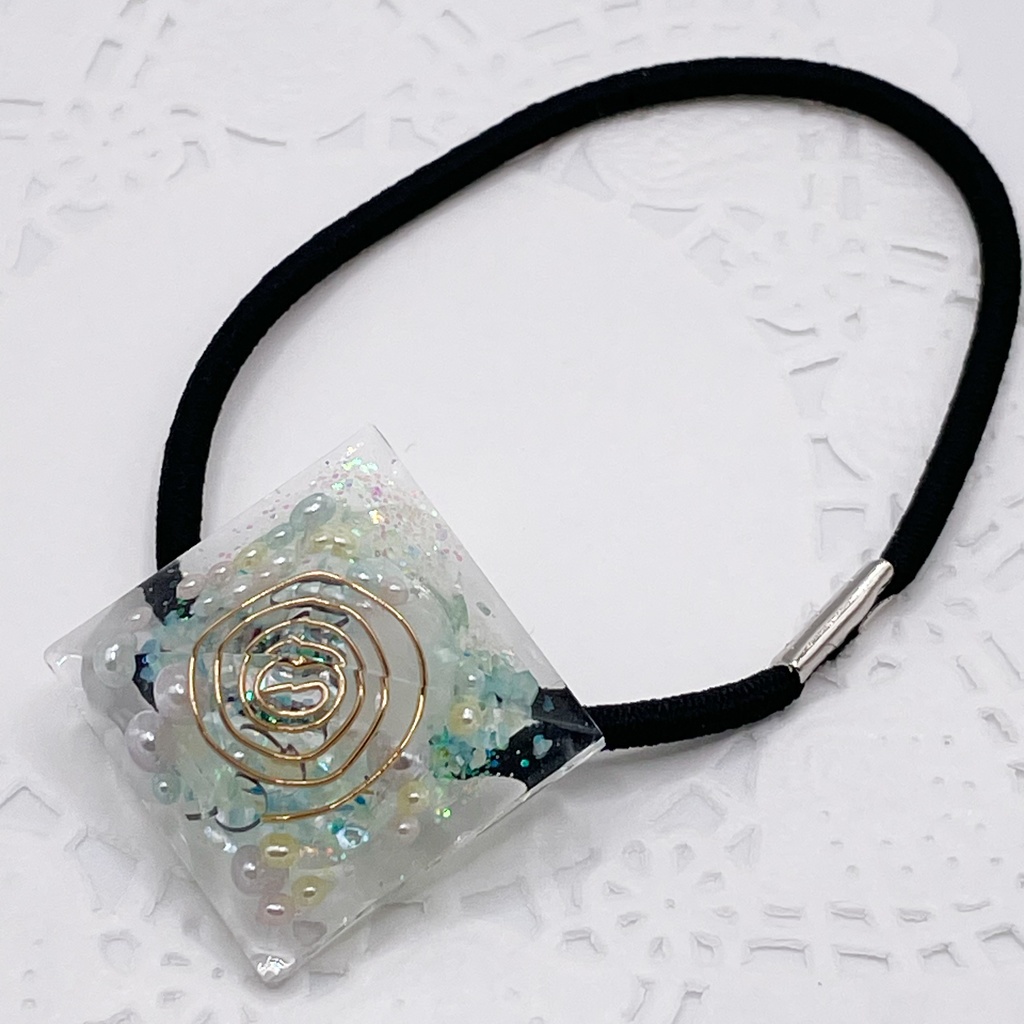 【Sale】ぬいアクセにも◎|四角錐オルゴナイトの天然石ヘアゴム/パール・水晶|or-050