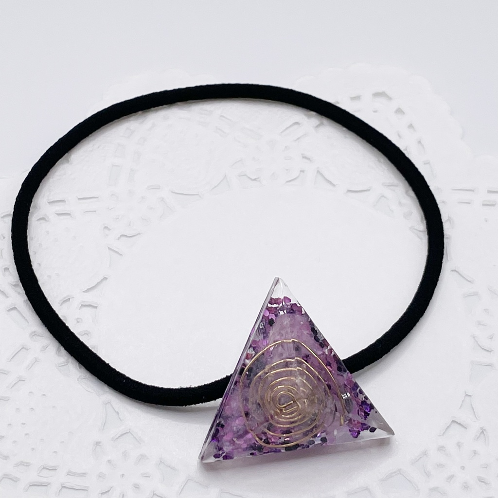 概念アクセ|推しカラーにも◎ ぬいアクセにも◎|三角錐オルゴナイトの天然石ヘアゴム/紫・ローズクォーツ|or-065