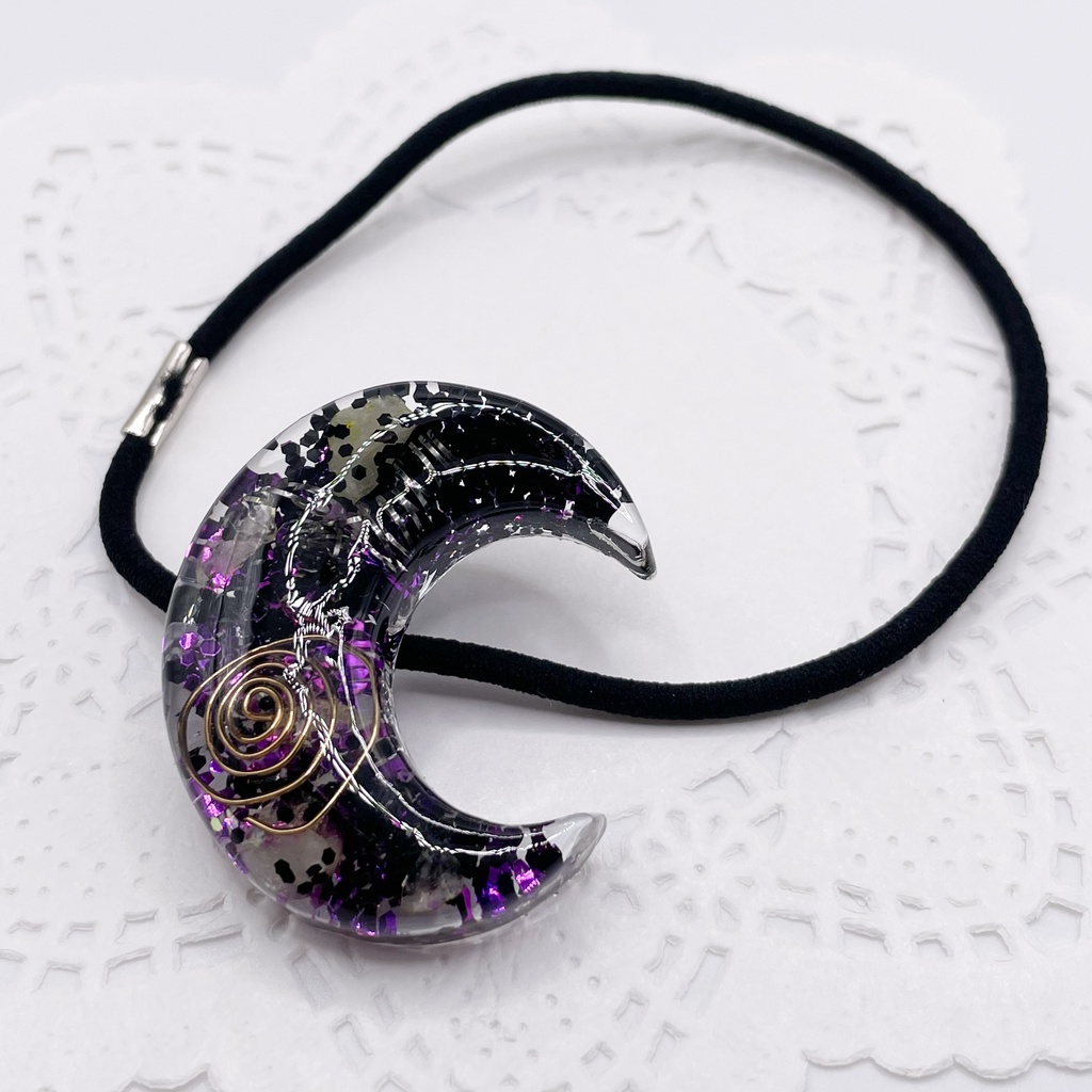 概念アクセ|推しカラーにも◎ ぬいアクセにも◎|月のオルゴナイトの天然石ヘアゴム/黒×紫・レモンクォーツ|or-062