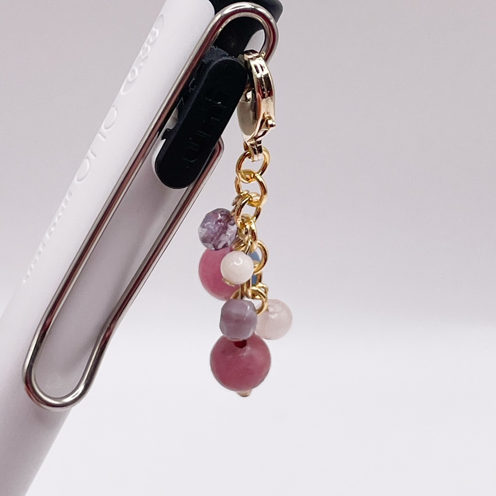 Lucky Charm【受注制作】ロードナイト＆キャンディジェイド＆ローズクォーツの天然石チャーム（ペンダントトップ/片耳ピアス）｜a-048