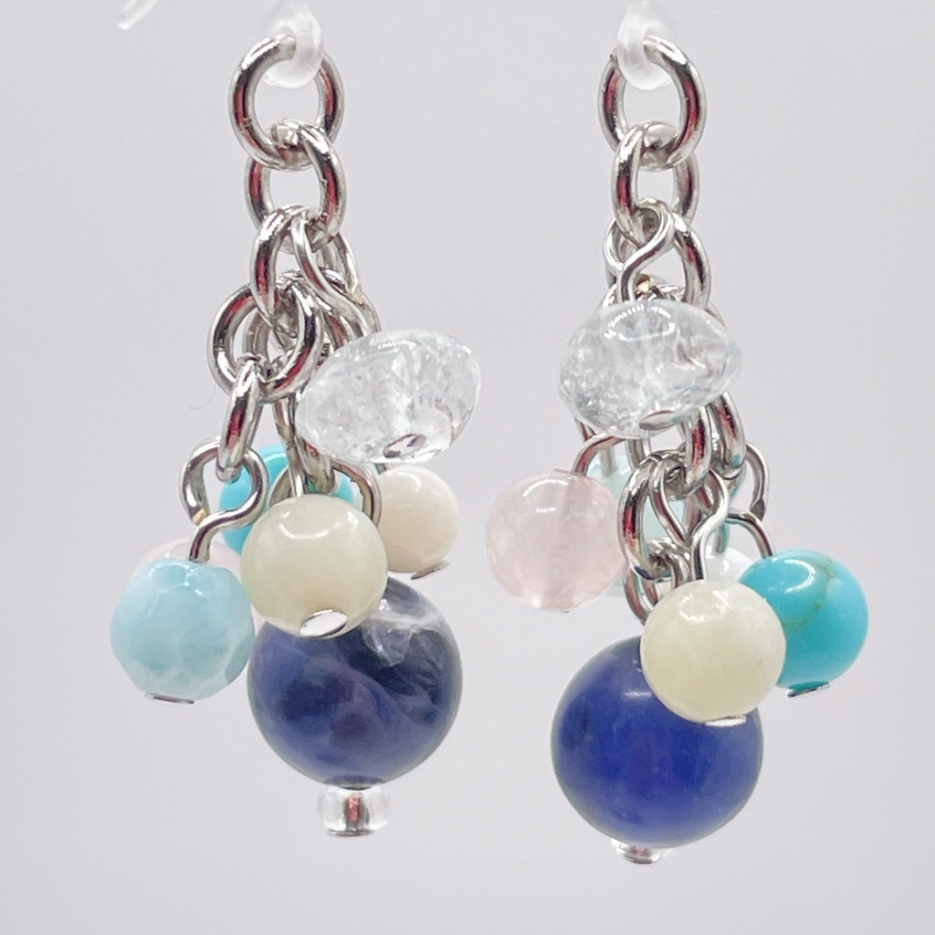アシリパ概念アクセ｜推しカラーにも◎ ソーダライト＆ターコイズ＆ローズクォーツの天然石ピアス（イヤリング/チャーム）｜u-034
