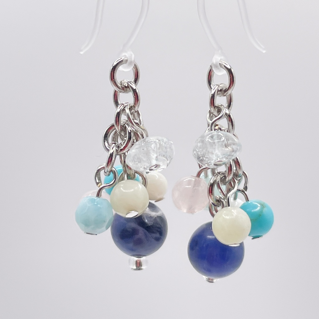 アシリパ概念アクセ|推しカラーにも◎ ソーダライト&ターコイズ&ローズクォーツの天然石ピアス(イヤリング/チャーム)|u-034