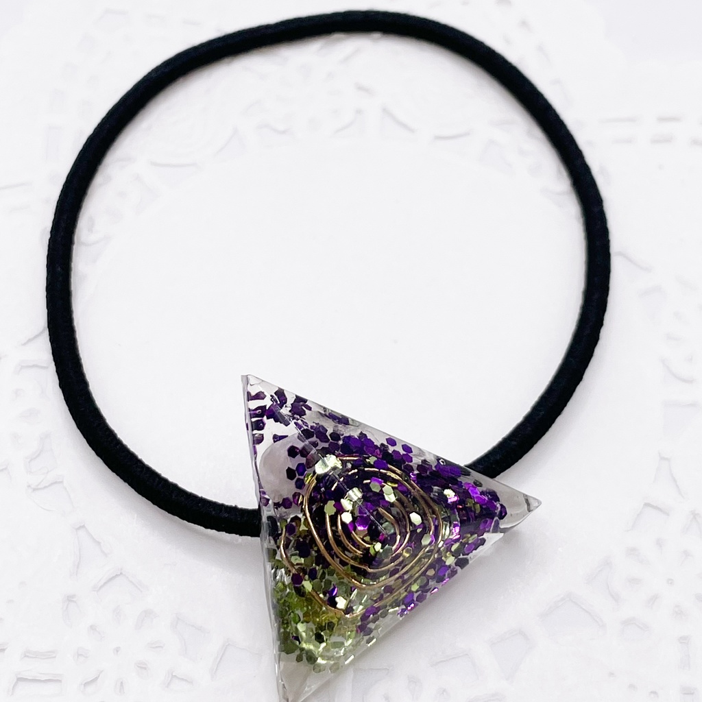 One of a Kind Hair Tie|三角錐のオルゴナイトの天然石ヘアゴム/緑×紫・ローズクォーツ|g-011【One of a Kind Pyramid Hair Tie – Natural Stone Accessory】