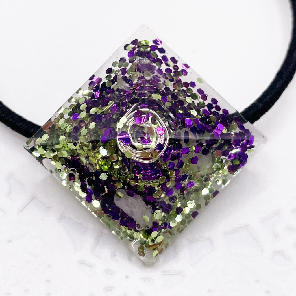 One of a Kind Hair Tie|四角錐のオルゴナイト天然石ヘアゴム(緑×紫・ローズクォーツ)|g-012【One of a Kind Pyramid Hair Tie – Natural Stone Accessory】