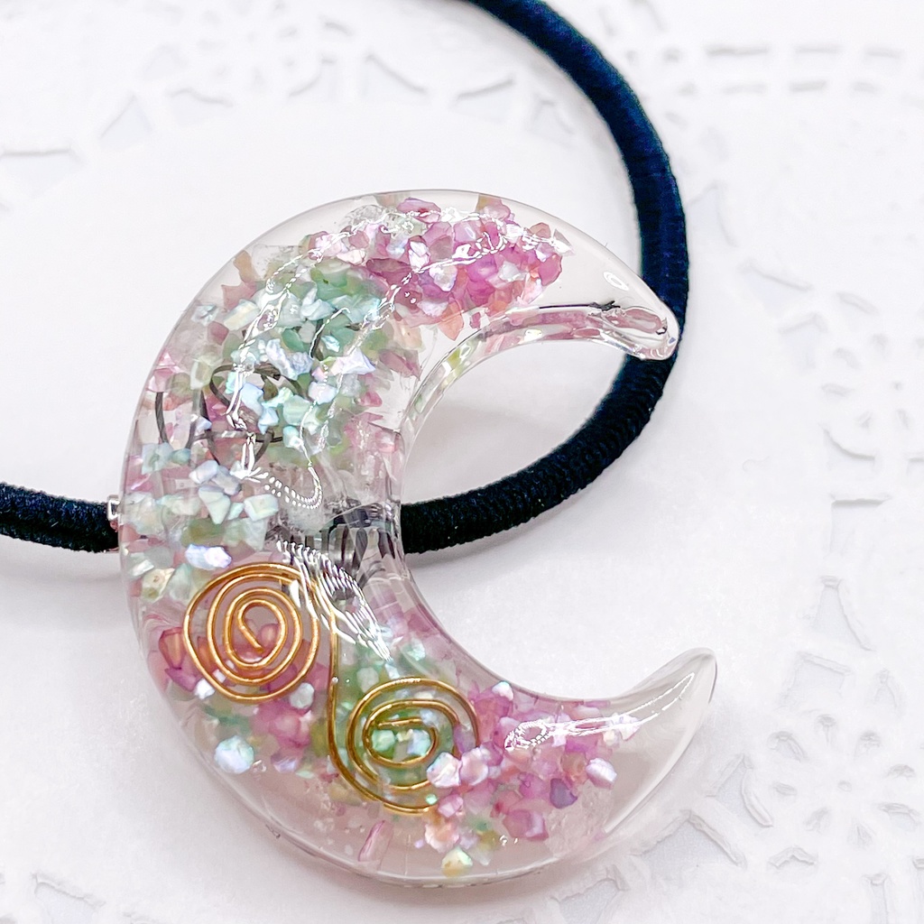 月鯉・鯉月概念アクセ|推しカラーにも◎ ぬいアクセにも◎|月のオルゴナイトの天然石ヘアゴム/ミントグリーン×パープル・水晶|g-019