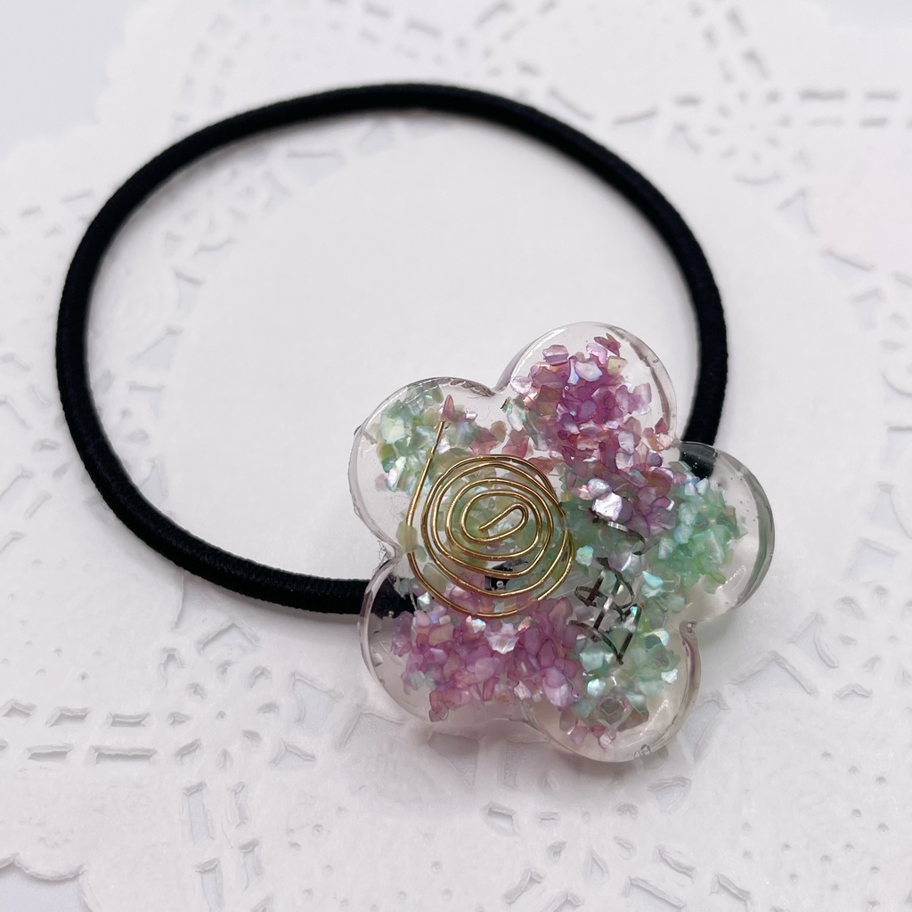 月鯉・鯉月概念アクセ|推しカラーにも◎ ぬいアクセにも◎花のオルゴナイトの天然石ヘアゴム/ミントグリーン×パープル・水晶|g-020