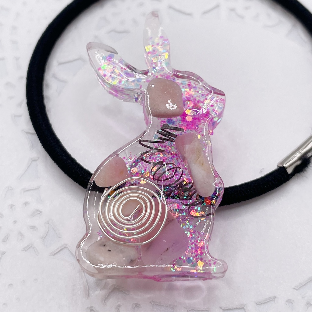 概念アクセ|推しカラーにも◎うさぎのオルゴナイトの天然石ヘアゴム/ピンクオパール|g-021