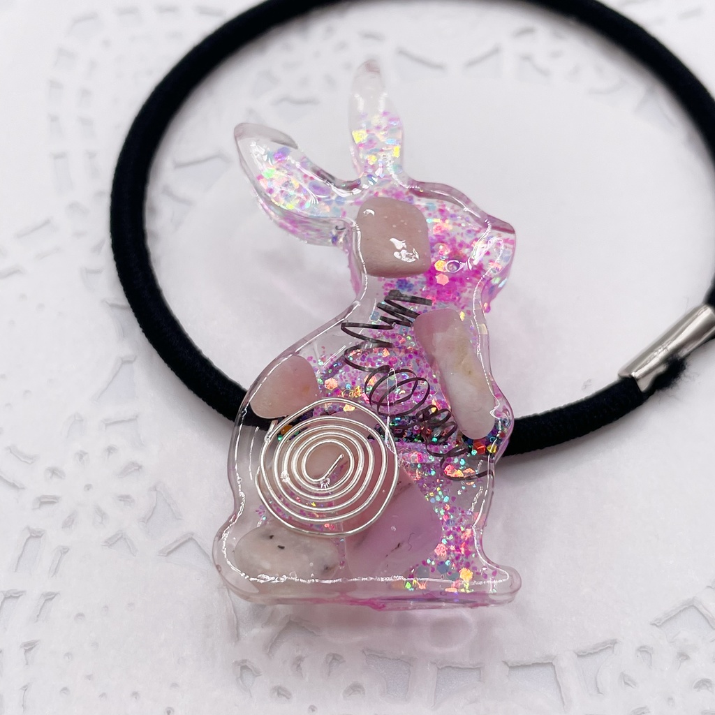 概念アクセ｜推しカラーにも◎うさぎのオルゴナイトの天然石ヘアゴム/ピンクオパール｜g-021