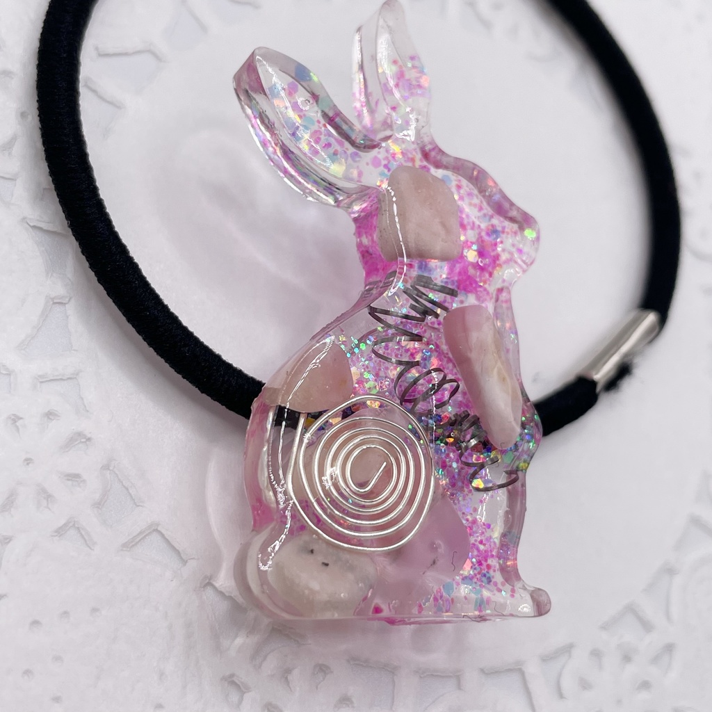 概念アクセ|推しカラーにも◎うさぎのオルゴナイトの天然石ヘアゴム/ピンクオパール|g-021