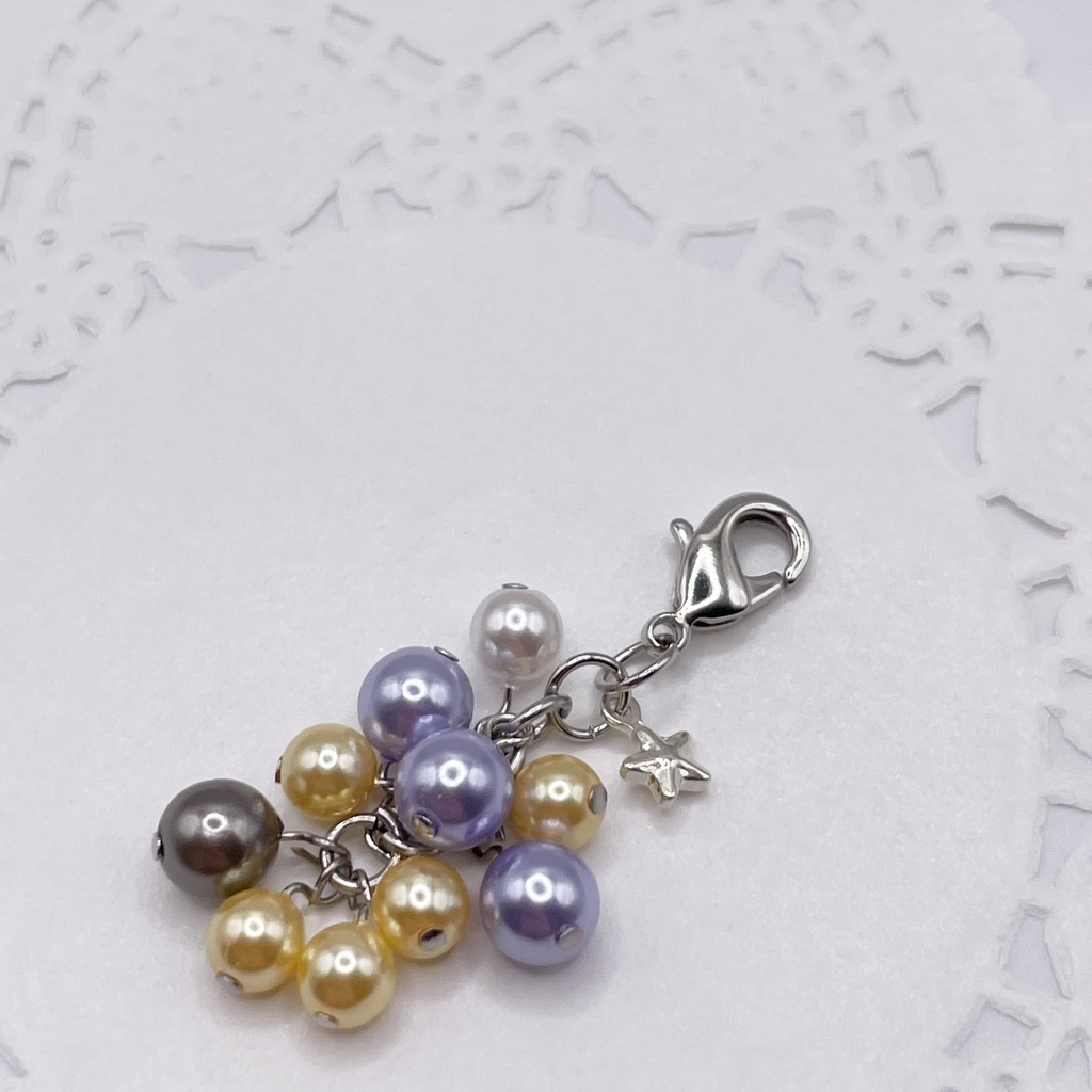 尾鯉概念アクセ|推しカラーにも◎ |黄色×紫のパールのチャーム(ペンダントトップ/片耳ピアス)|g-032