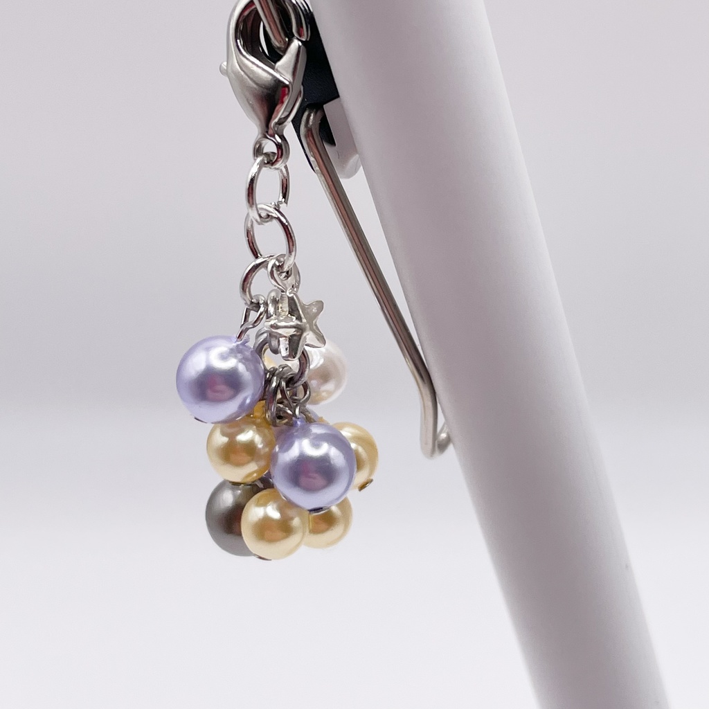 尾鯉概念アクセ|推しカラーにも◎ |黄色×紫のパールのチャーム(ペンダントトップ/片耳ピアス)|g-032
