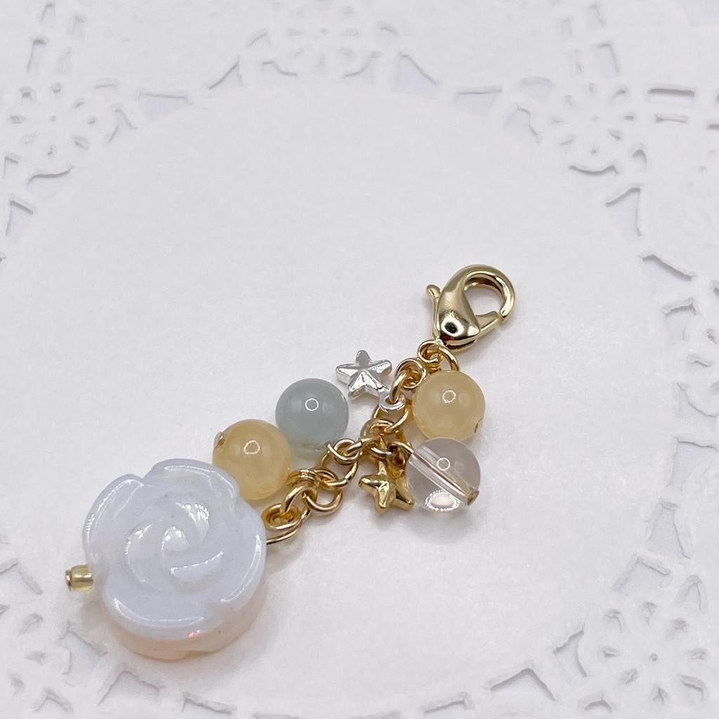 勇尾概念アクセ|推しカラーにも◎ |ミルキークォーツ&トパーズ&アクアマリンの天然石チャーム(ペンダントトップ/片耳ピアス)|g-027