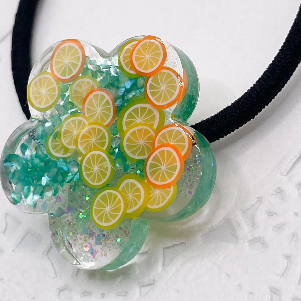 月島軍曹概念アクセ|推しカラーにも◎ |お花×カットフルーツのレジンヘアゴム/緑・グリーン|g-047