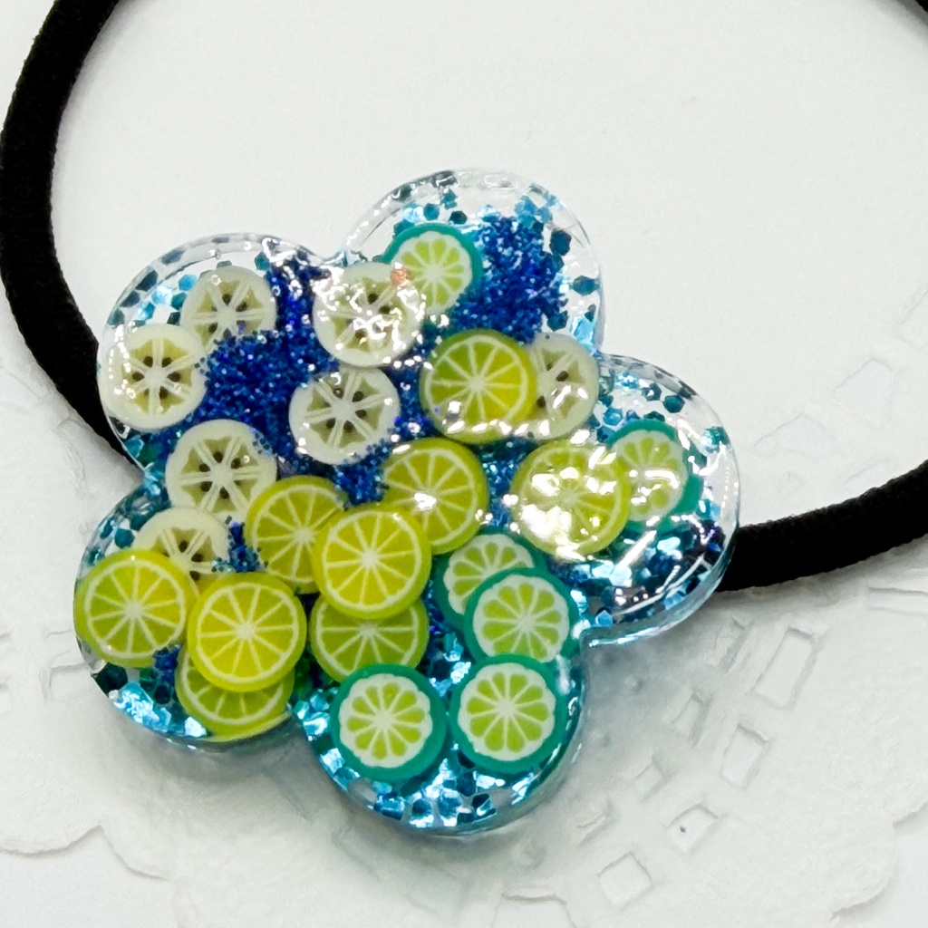 アシリパ概念アクセ｜推しカラーにも◎ ｜フルーツ×お花のレジンヘアゴム／青｜g-058