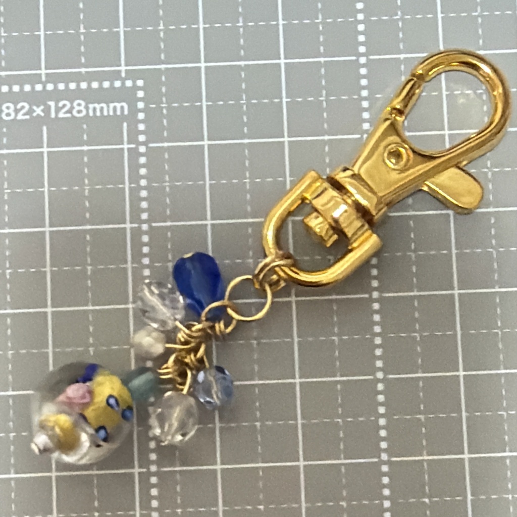 とんぼ玉のキーホルダー(青×ゴールド)|tb-01