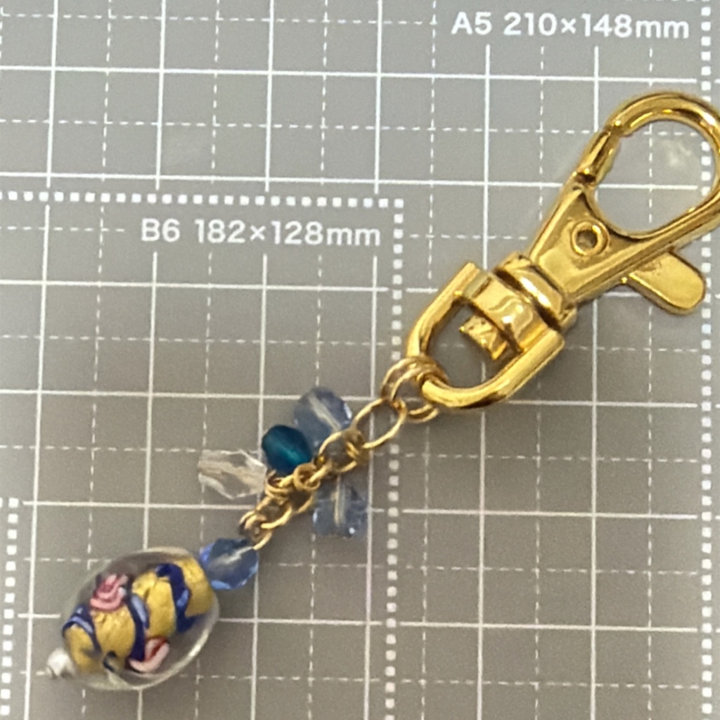 とんぼ玉のキーホルダー(青×ゴールド)|tb-03