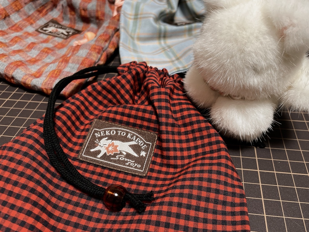  巾着袋　NEKO TO KAEDE