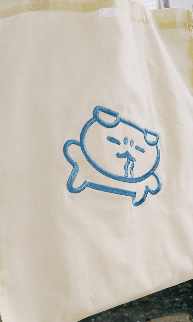 ドデカ刺しゅうトートバッグ