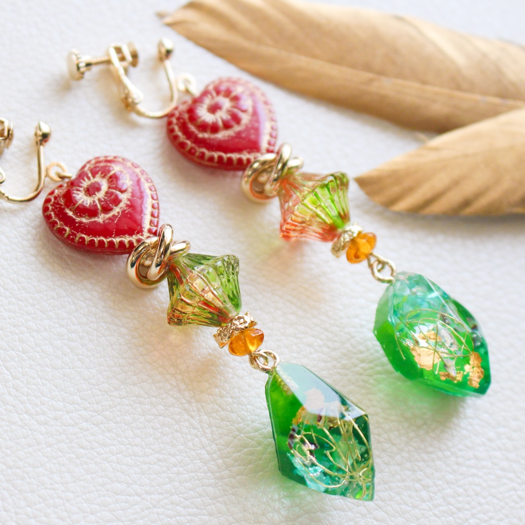 荻野目苹果イメージイヤリング「それはデスティニー」