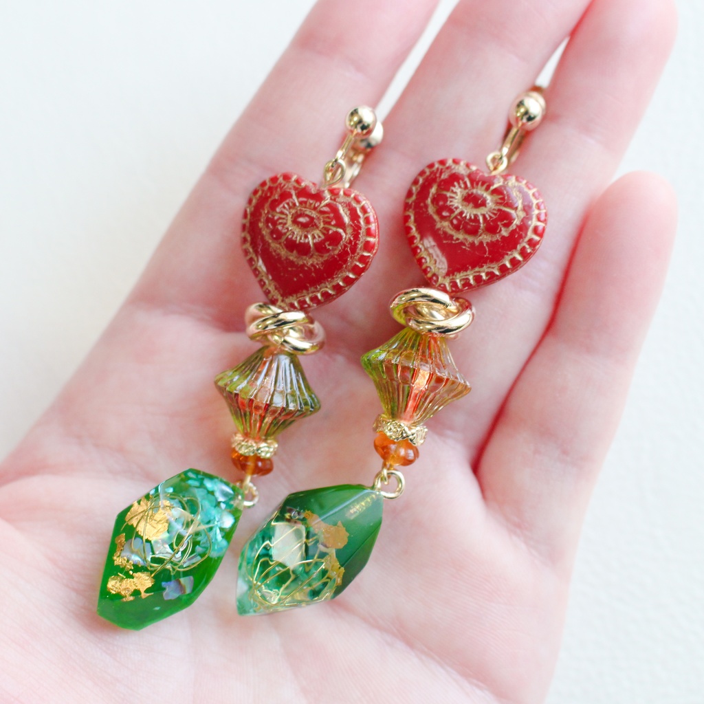 荻野目苹果イメージイヤリング「それはデスティニー」