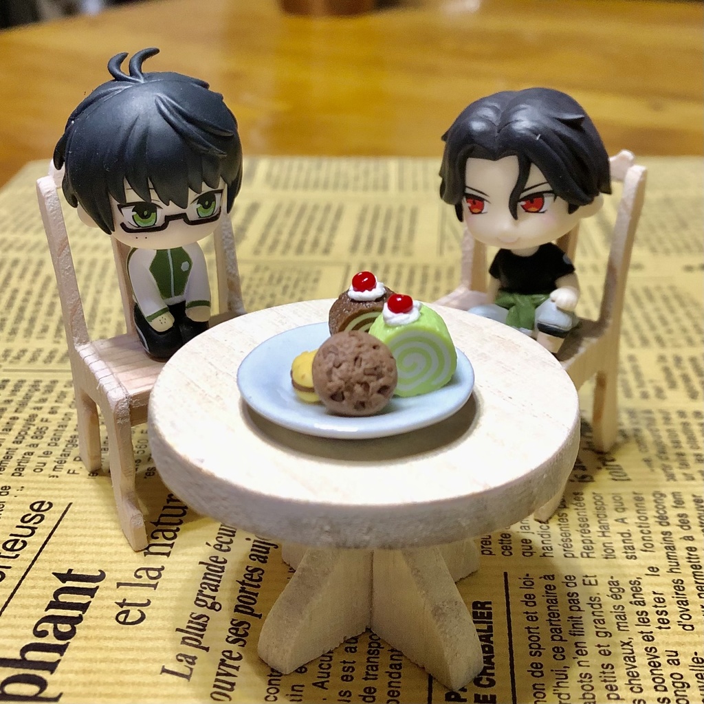 ミニチュア家具*丸型テーブルと椅子(2脚)セット