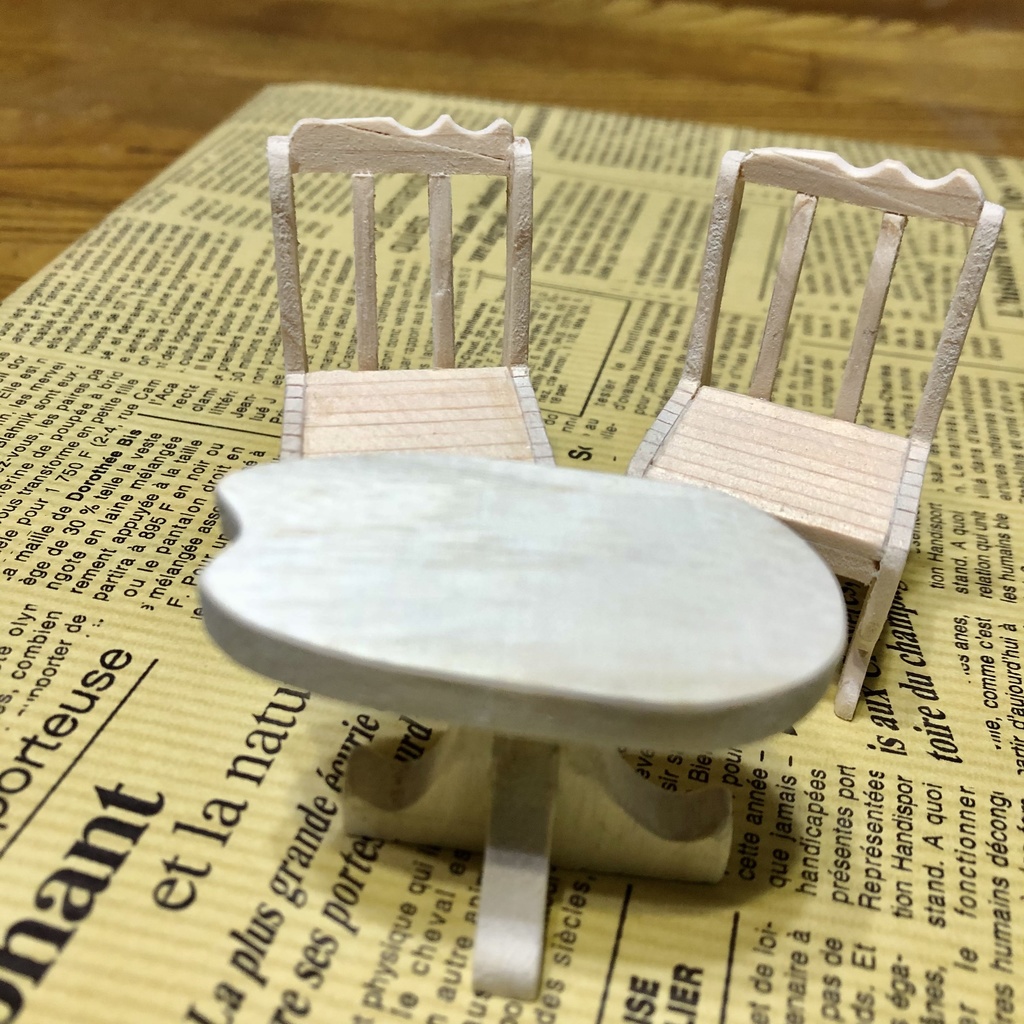 ミニチュア家具＊楕円型テーブルと椅子(2脚)セット