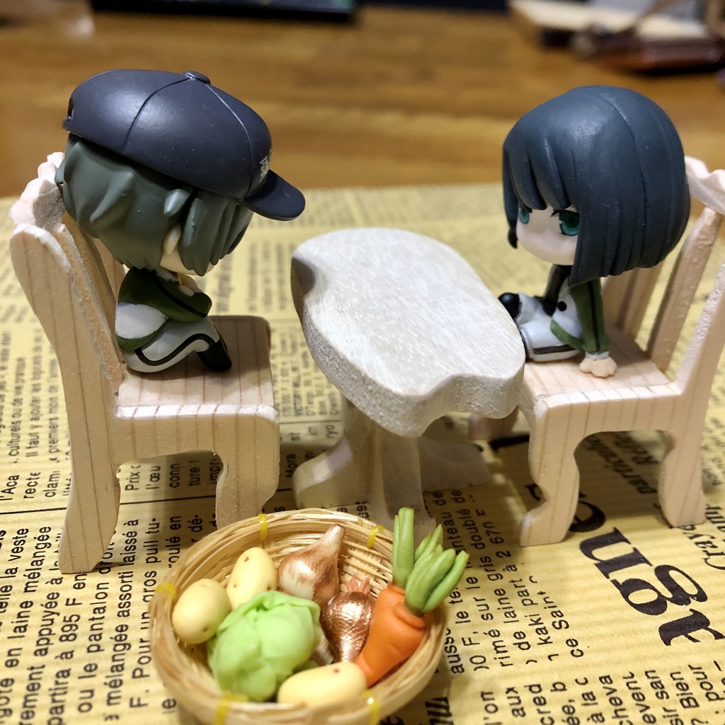 ミニチュア家具*楕円型テーブルと椅子(2脚)セット