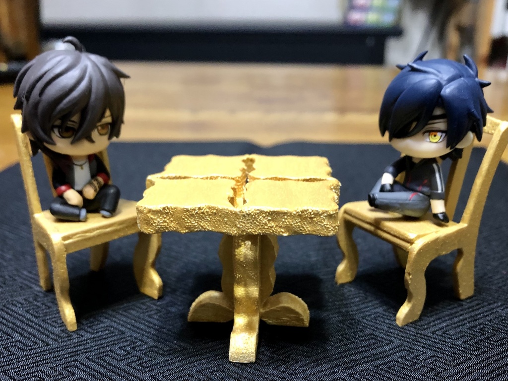 ミニチュア家具*透かし模様入りテーブルと椅子(2脚)セット