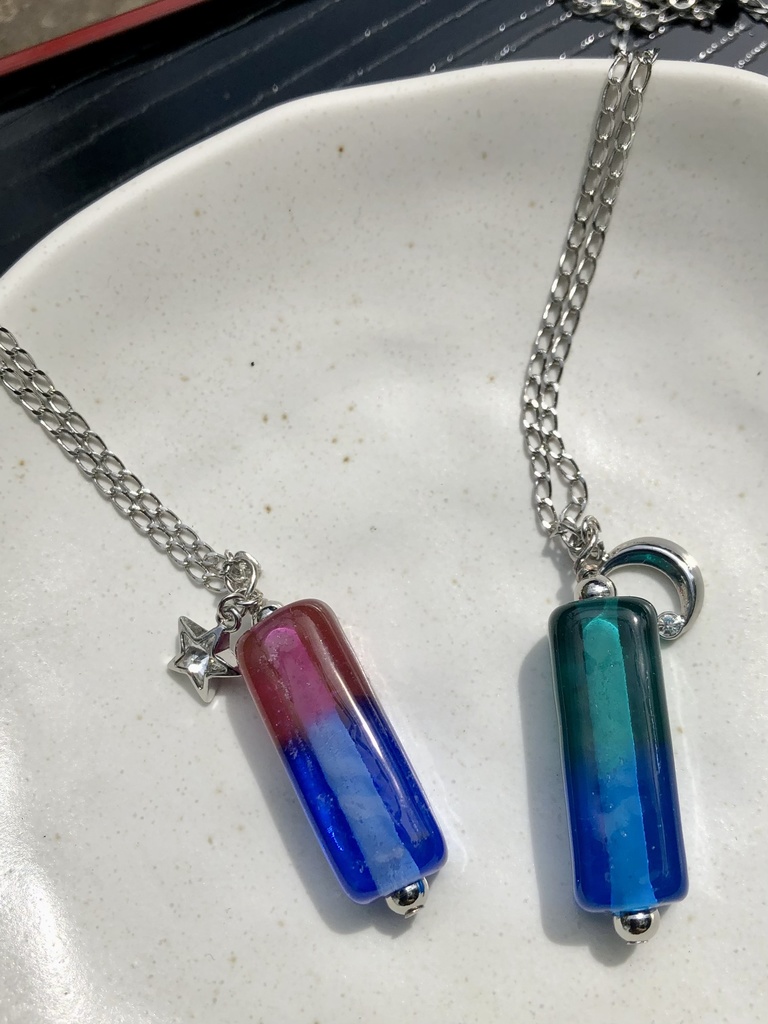 夜空なとんぼ玉ネックレス