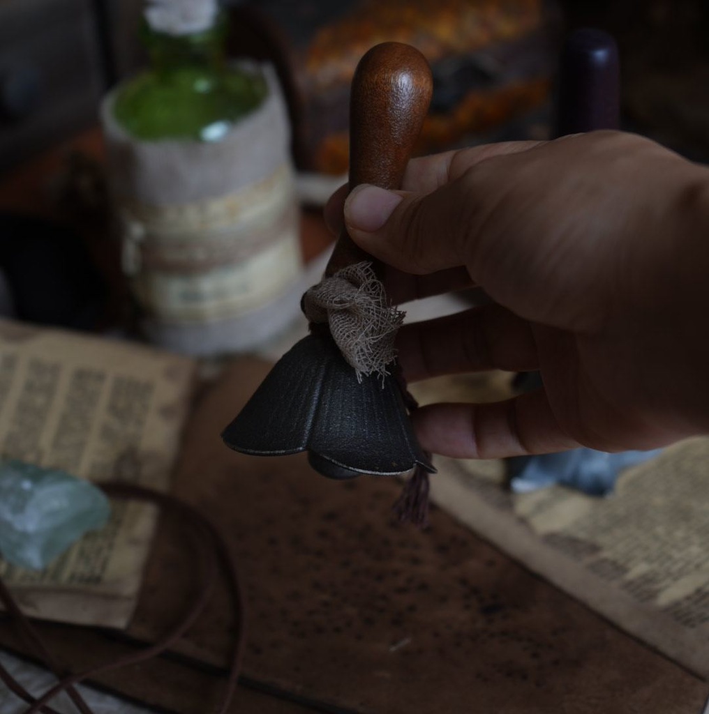 ハンドベル 巫鈴 手振り鈴 呼び鈴 魔女 魔法