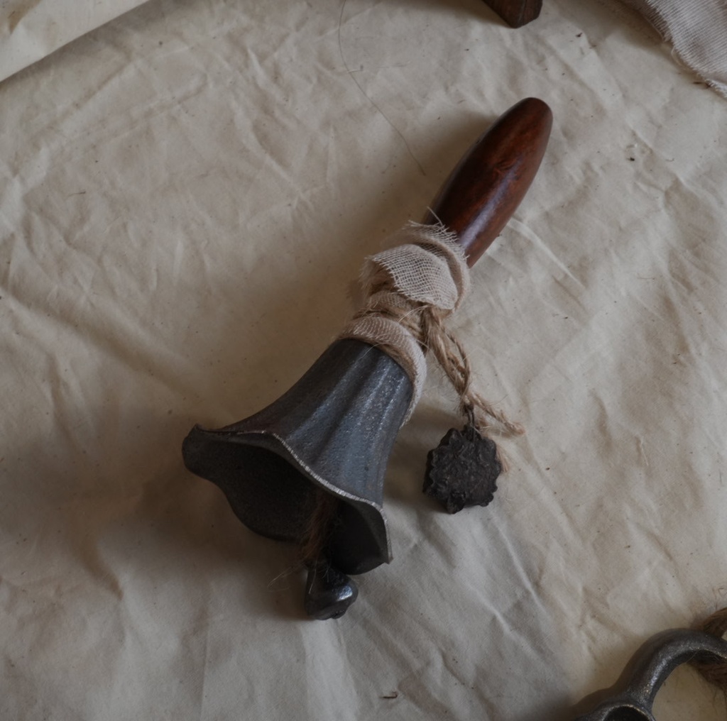 ハンドベル 巫鈴 手振り鈴 呼び鈴 魔女 魔法