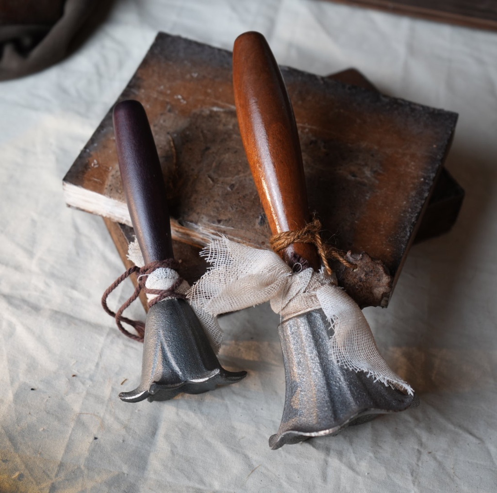  ハンドベル　巫鈴　手振り鈴　呼び鈴　魔女　魔法