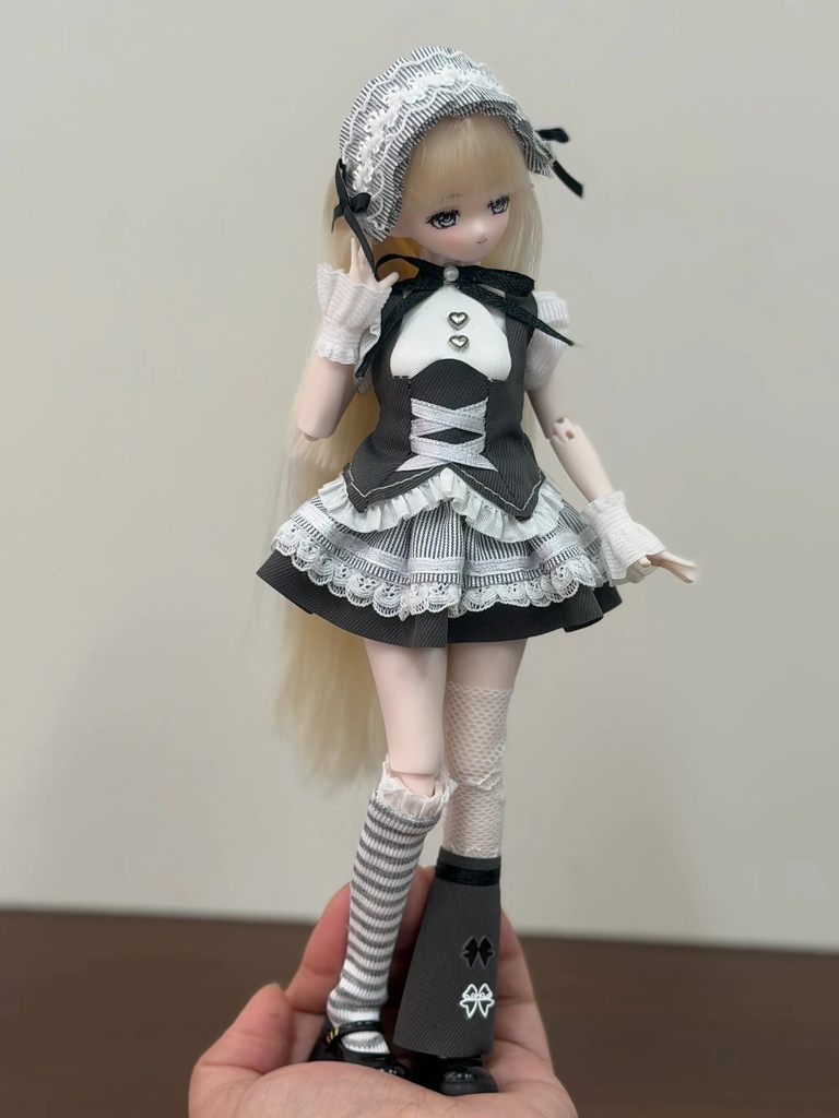 1/6ドール服　モノクロハート　Azone　OB22　OB24　オビツ22　オビツ24　ピュアニーモ S　ピュアニーモ M　