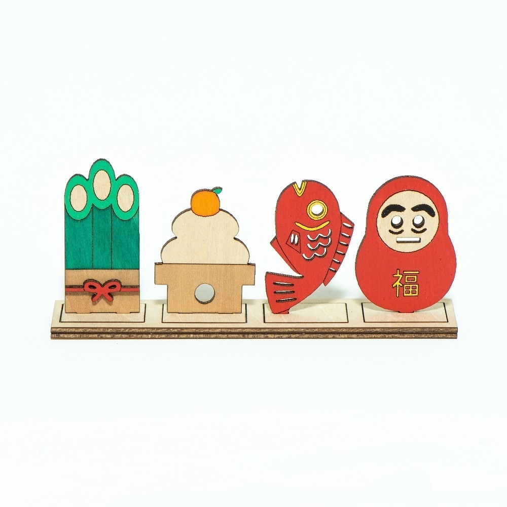 お正月「門松 鏡餅 鯛 ダルマ 」 小さな木の置物 4点セット