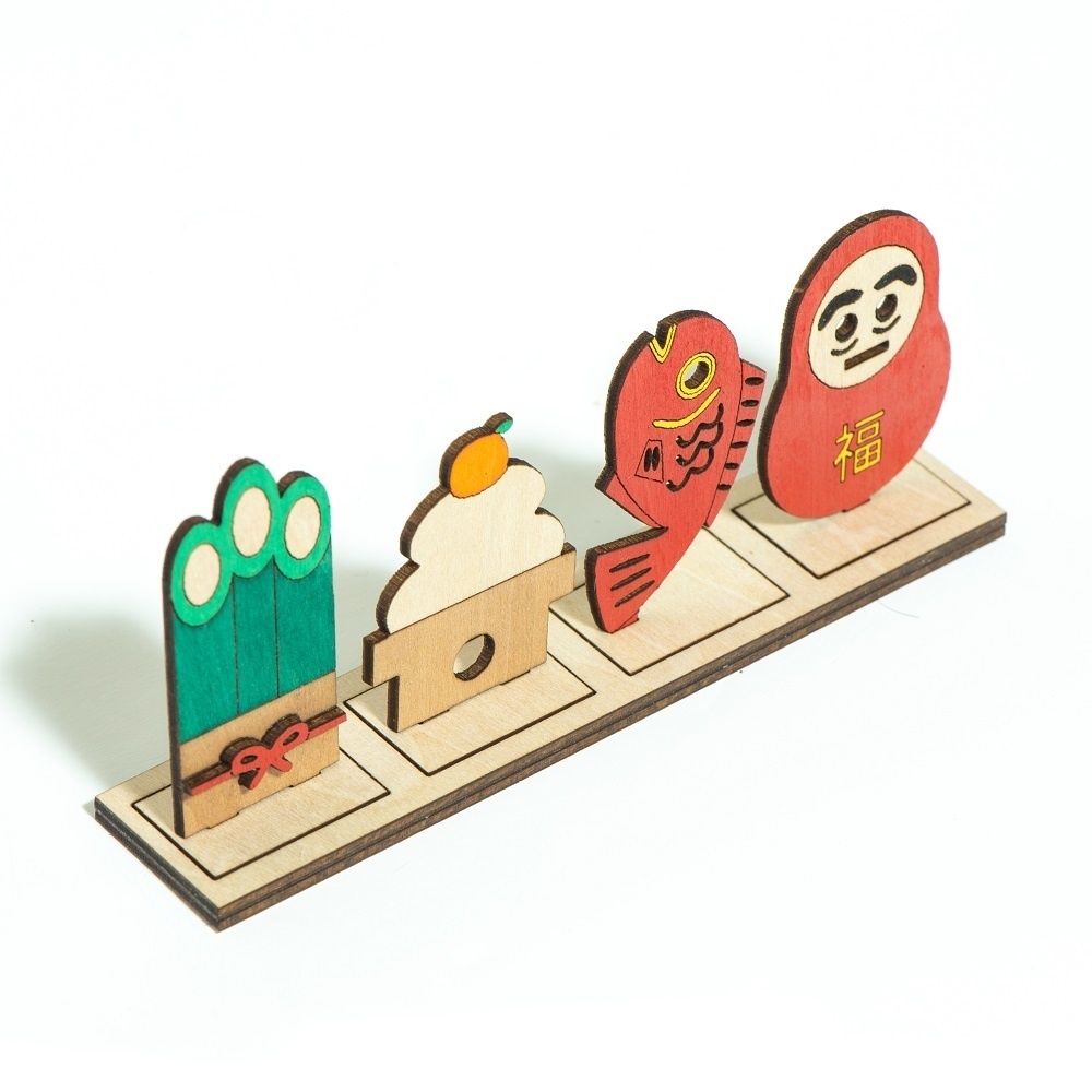 お正月「門松 鏡餅 鯛 ダルマ 」 小さな木の置物 4点セット