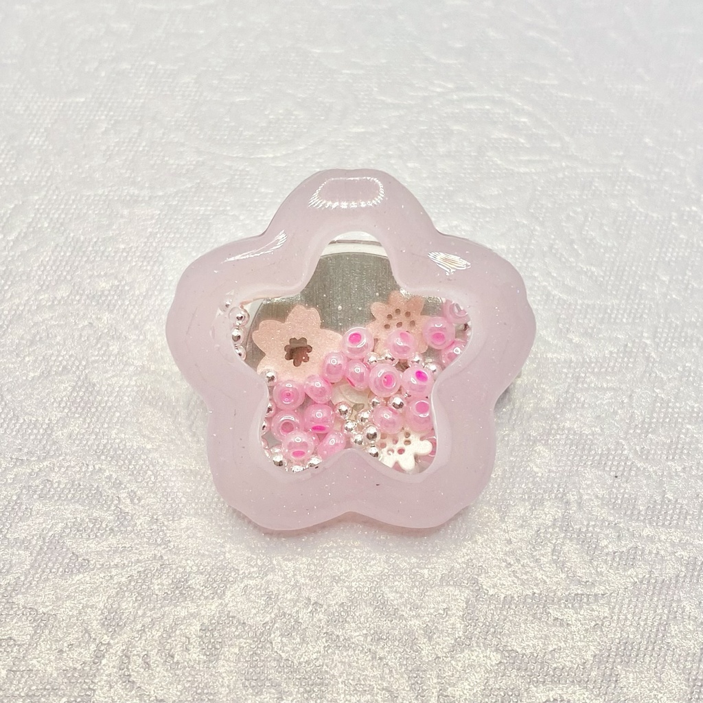 桜のミニシェイカーブローチ