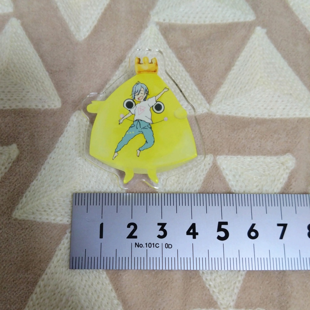 三角すやすやアクリルバッジクリップ