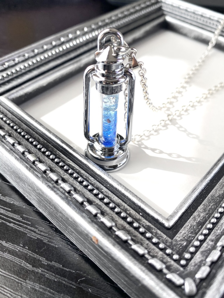 夜空のランタンネックレス