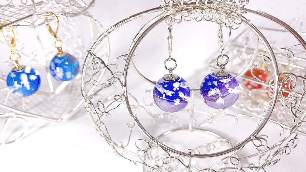 夜明け空球のピアス