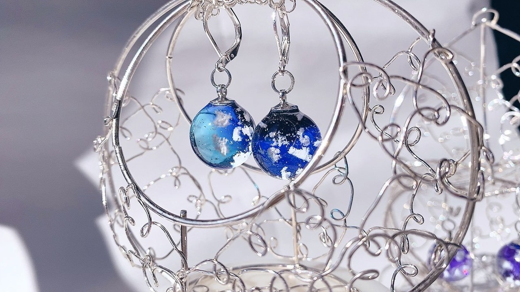 夜空球のピアス