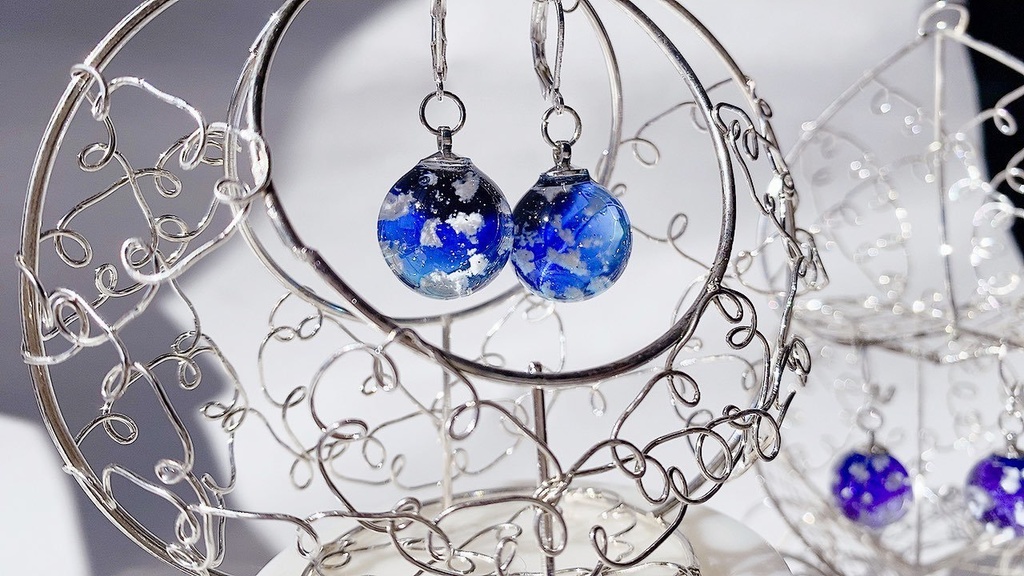 夜空球のピアス