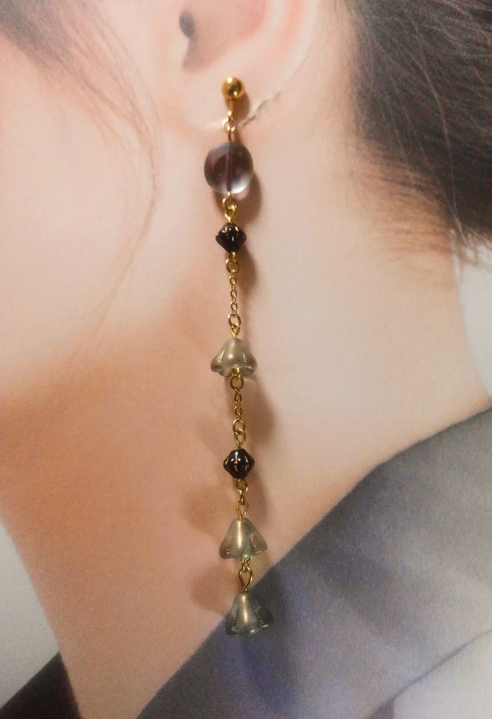 ベルフラワーのロングイヤリング